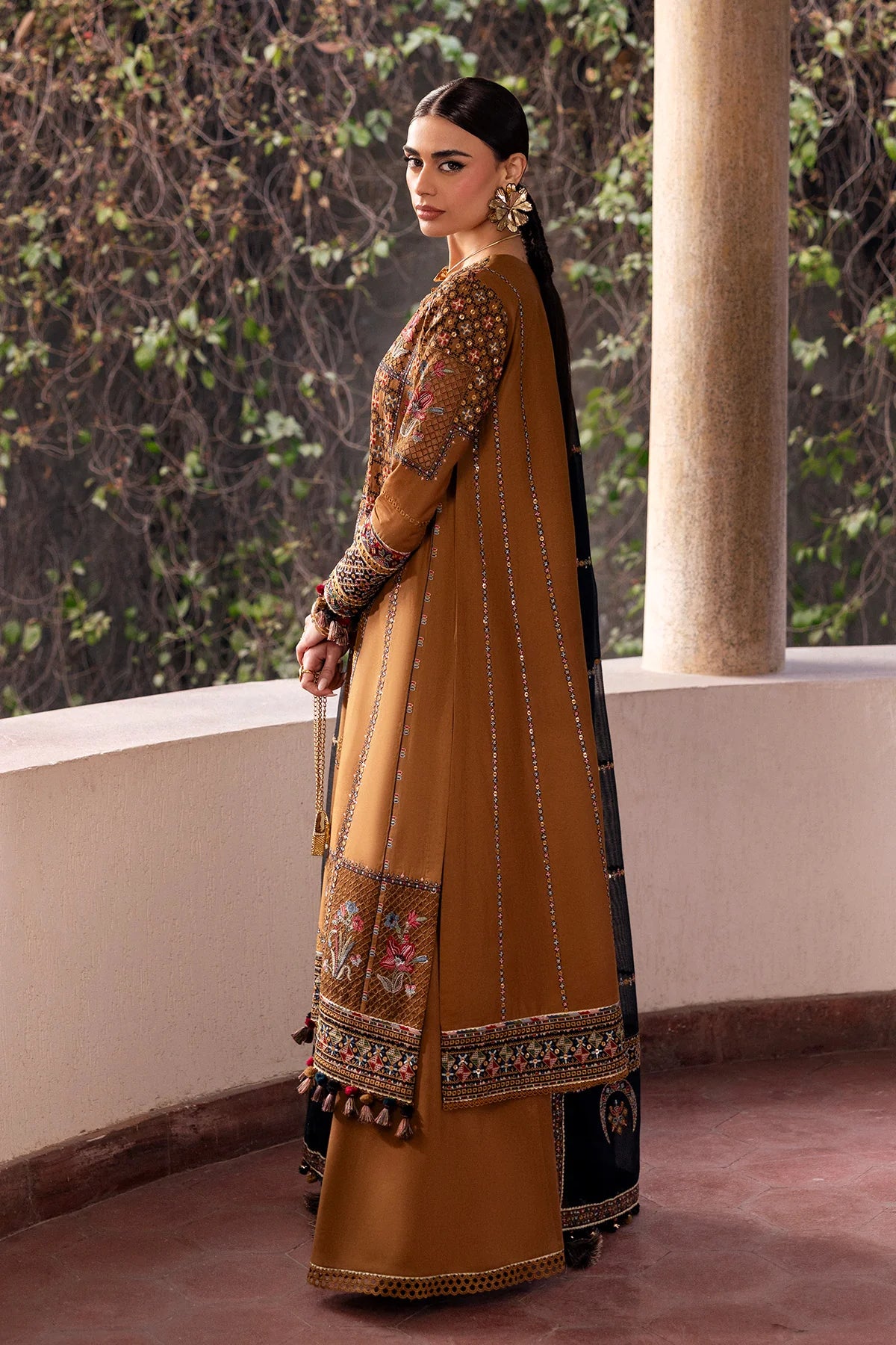 EMBROIDERED LUXURY LAWN SL26-D05