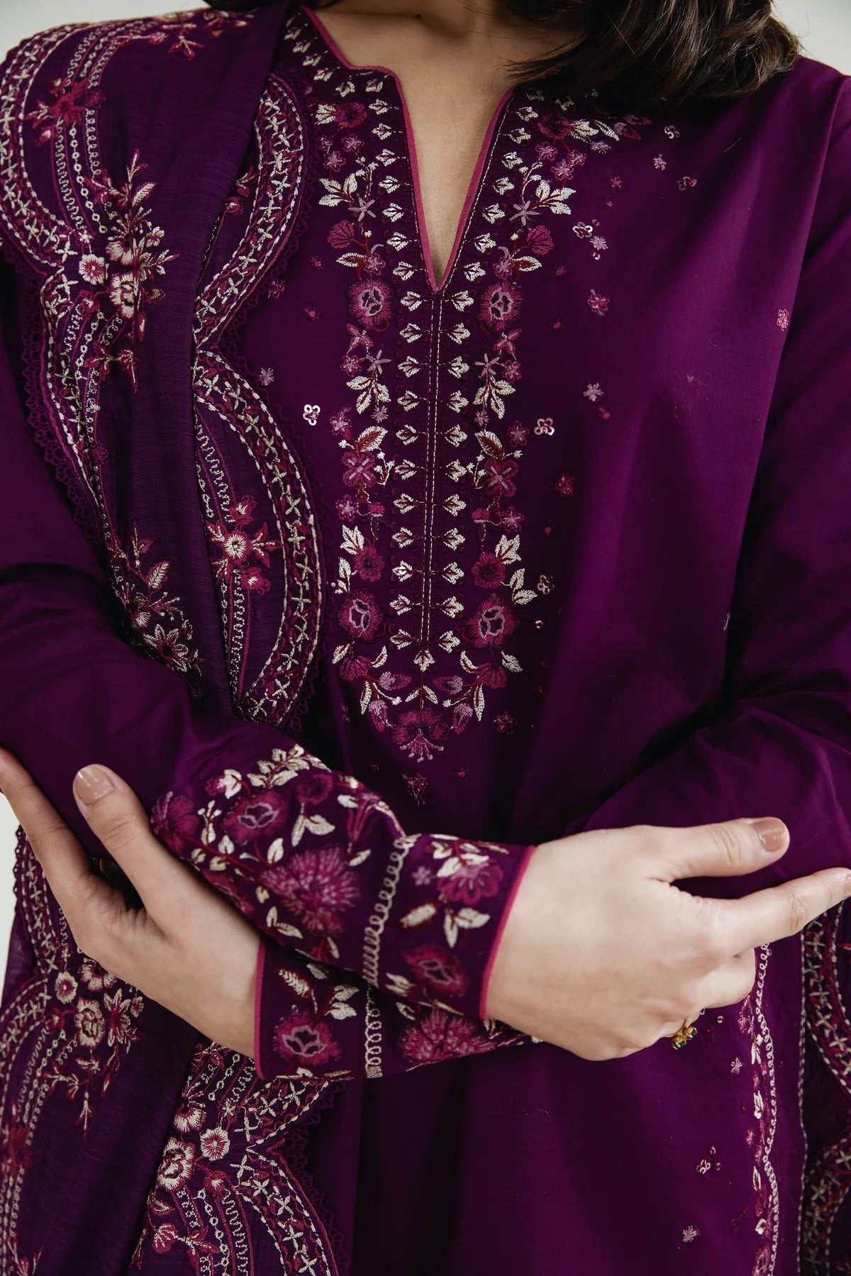 DEEP PLUM LUXURY EMBROIDERED LAWN 3PCS SET (NPA3-26410)