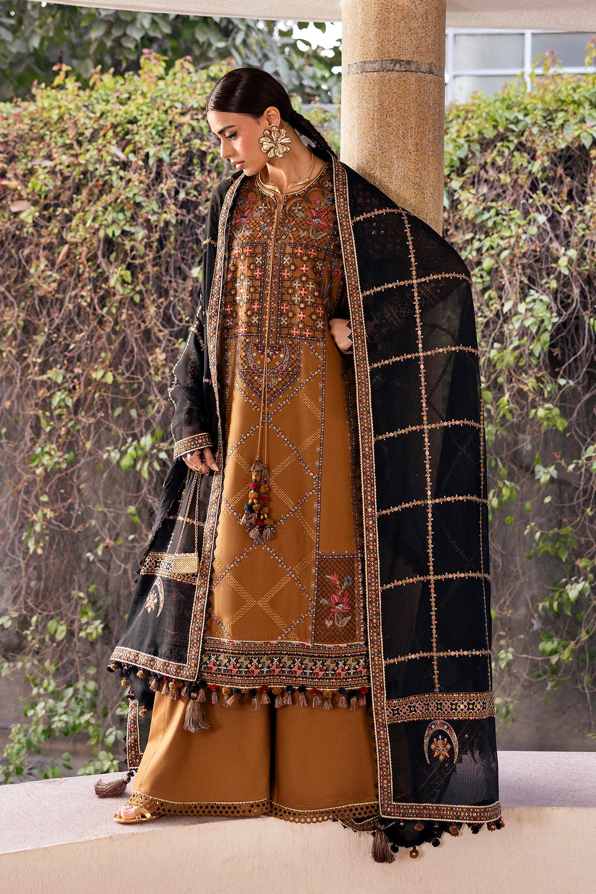 EMBROIDERED LUXURY LAWN SL26-D05