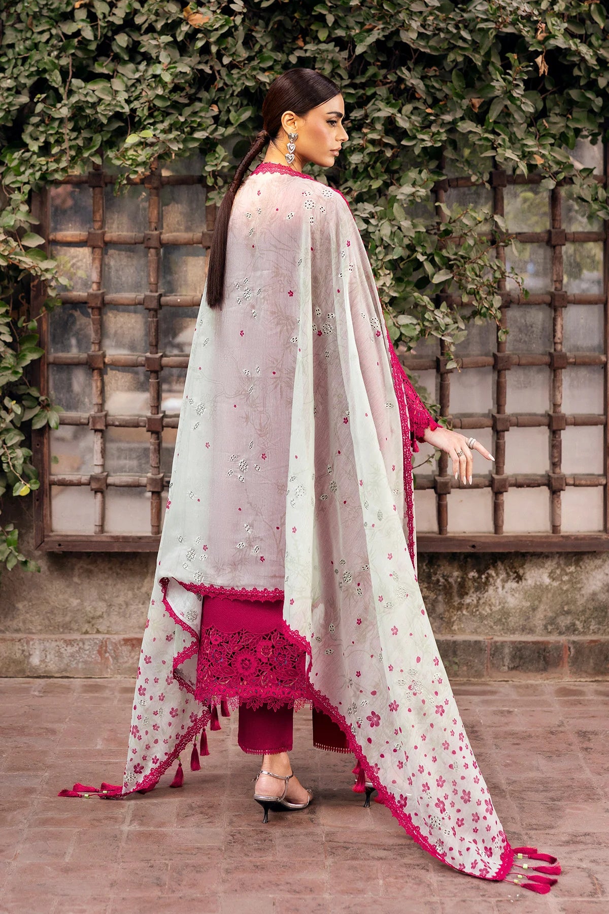 EMBROIDERED LUXURY LAWN SL26-D04