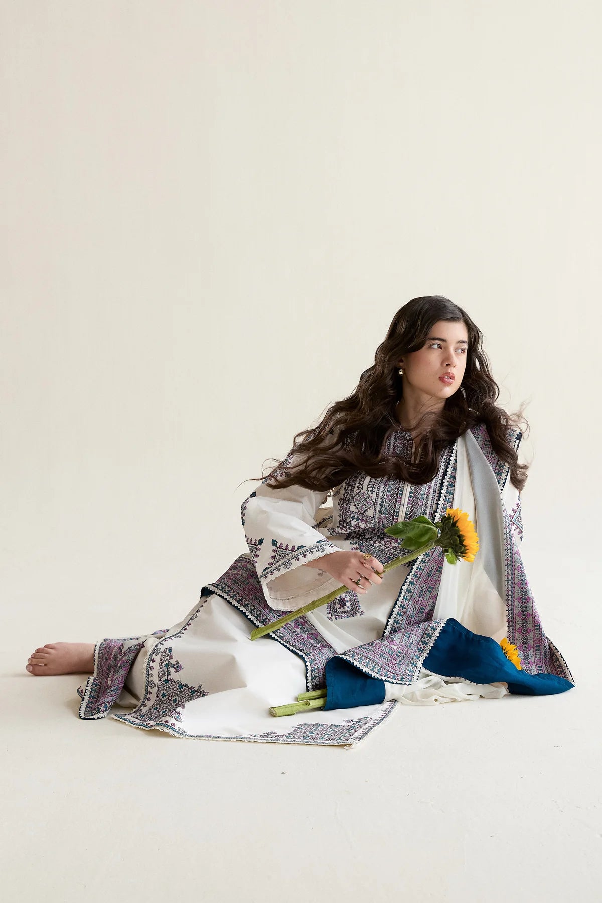 OFF-WHITE LUXURY EMBROIDERED LAWN 3PCS SET (NPA3-26406)