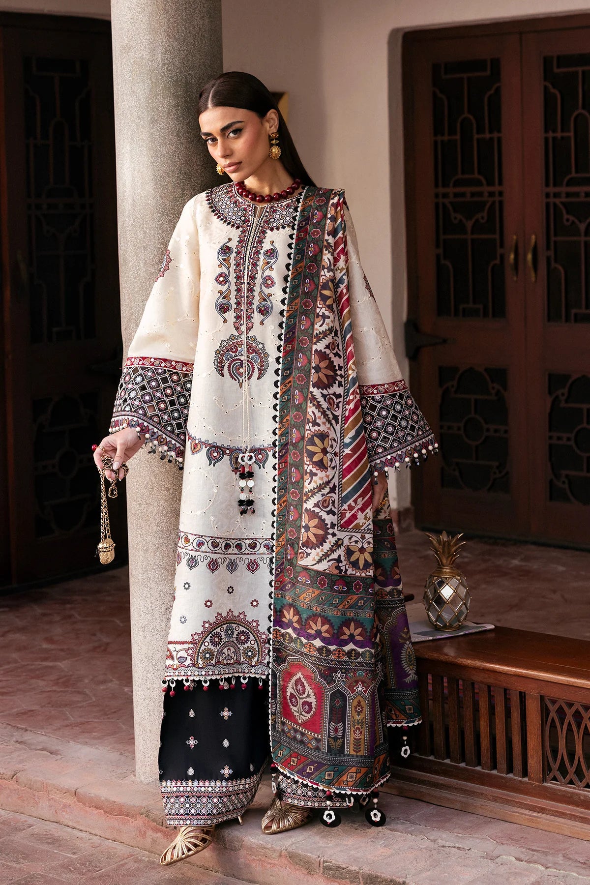 EMBROIDERED LUXURY LAWN SL26-D02