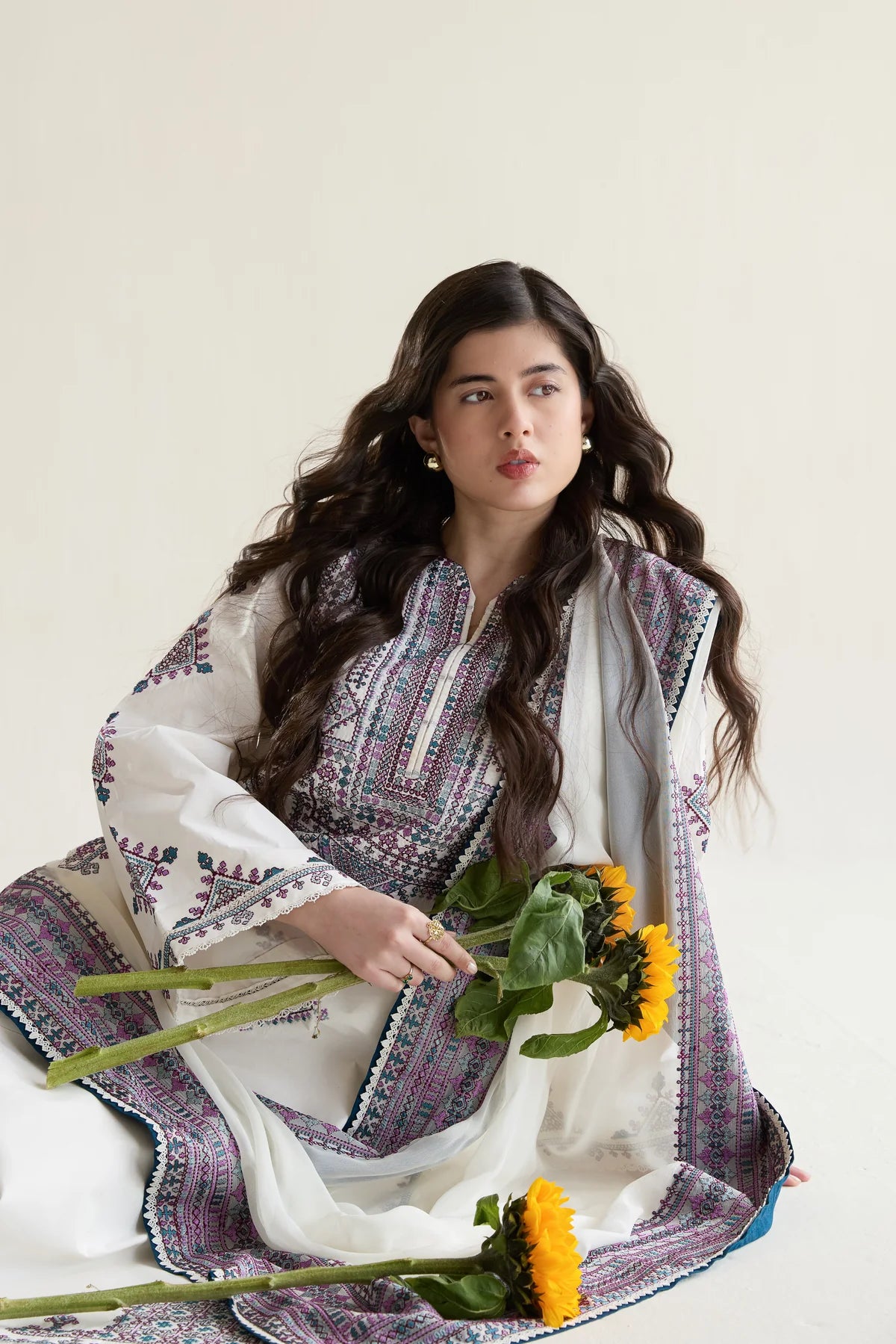 OFF-WHITE LUXURY EMBROIDERED LAWN 3PCS SET (NPA3-26406)