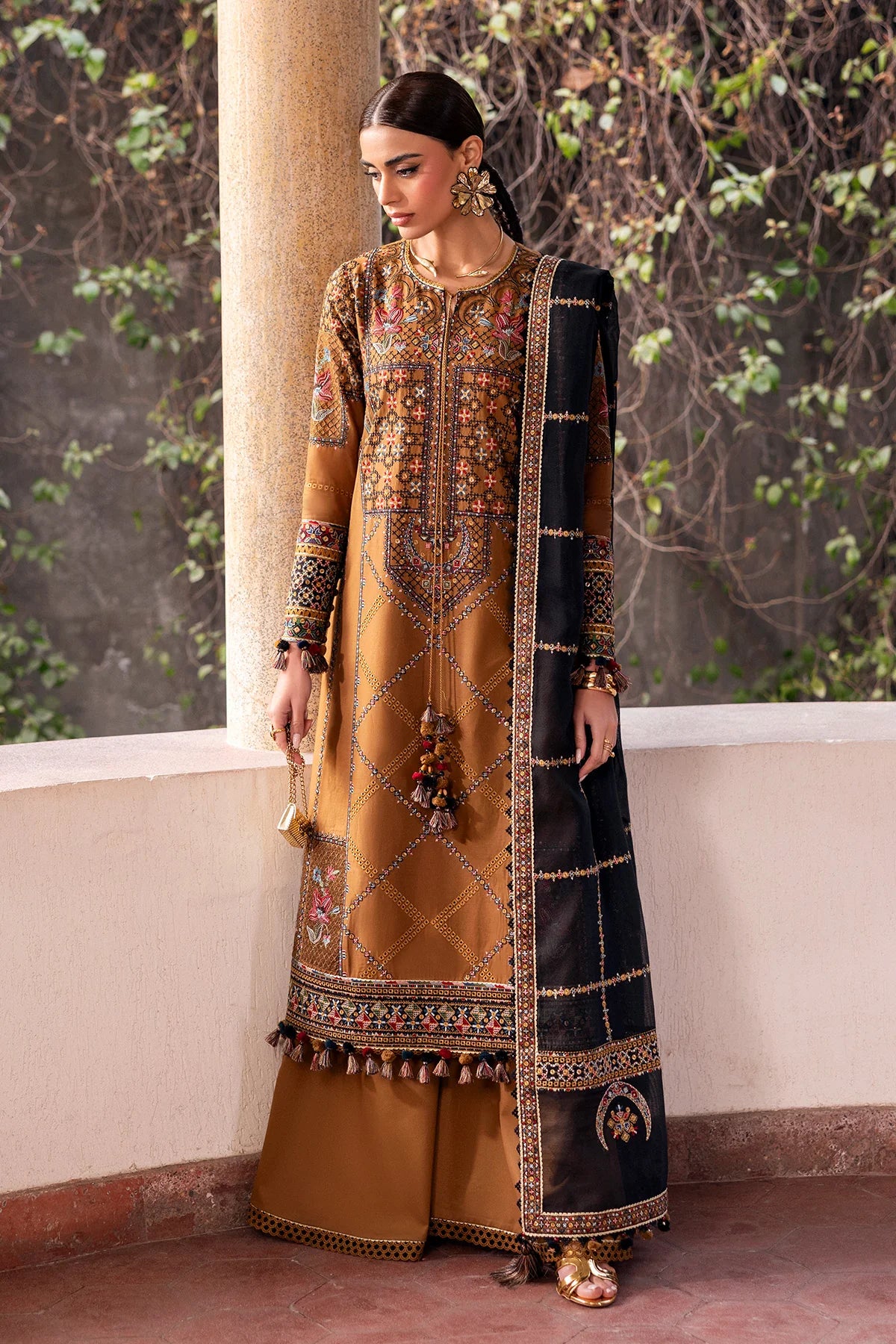 EMBROIDERED LUXURY LAWN SL26-D05